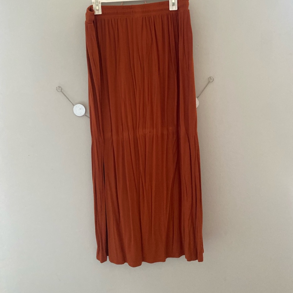 Maxi skirt. Used. No discoloration, just wrinkles from the closet. ☺️